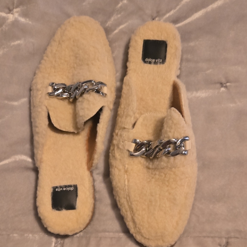 Dolce Vita Cream Slippers with Silver Chain